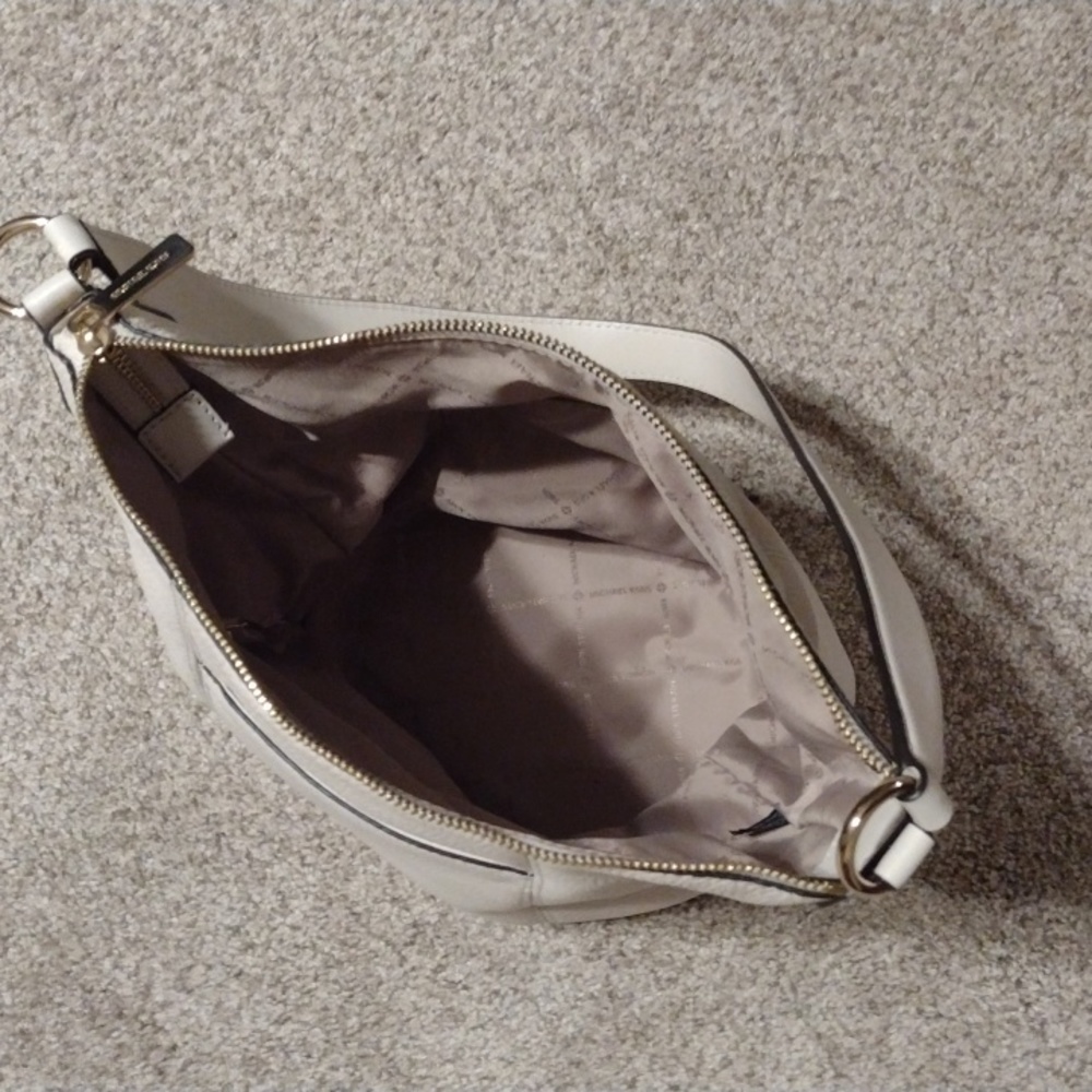 Michael kors purse - Picture 6 of 14